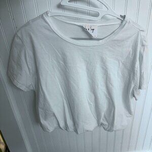 Sadie & Sage White Casual/Cute Tee. Size S.